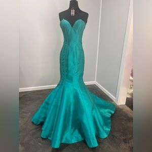 Size 4 prom pageant dresss